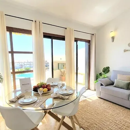 Soleggiato Attico Vista Mare E Piscina Sc768 Daire