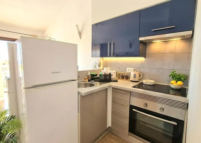 Apartment Soleggiato Attico Vista Mare E Piscina Sc768